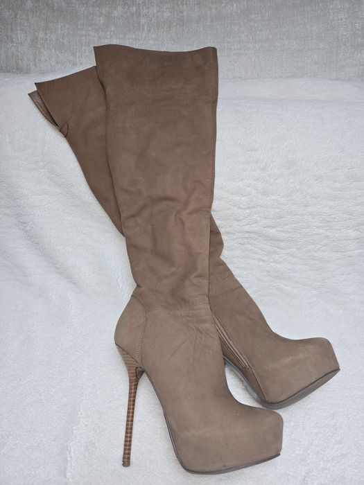 Kozaki Kazar 38 zamsz beżowe