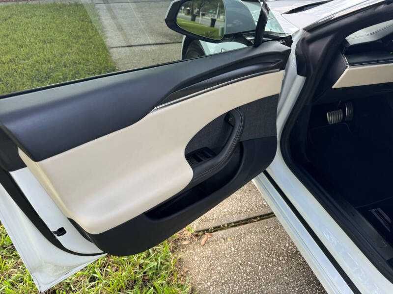 2021 Tesla Model S Plaid