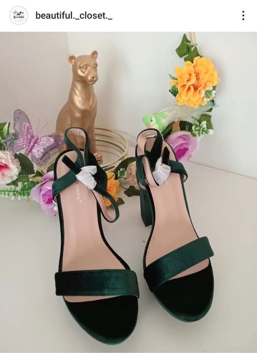 Sapato alto de veludo