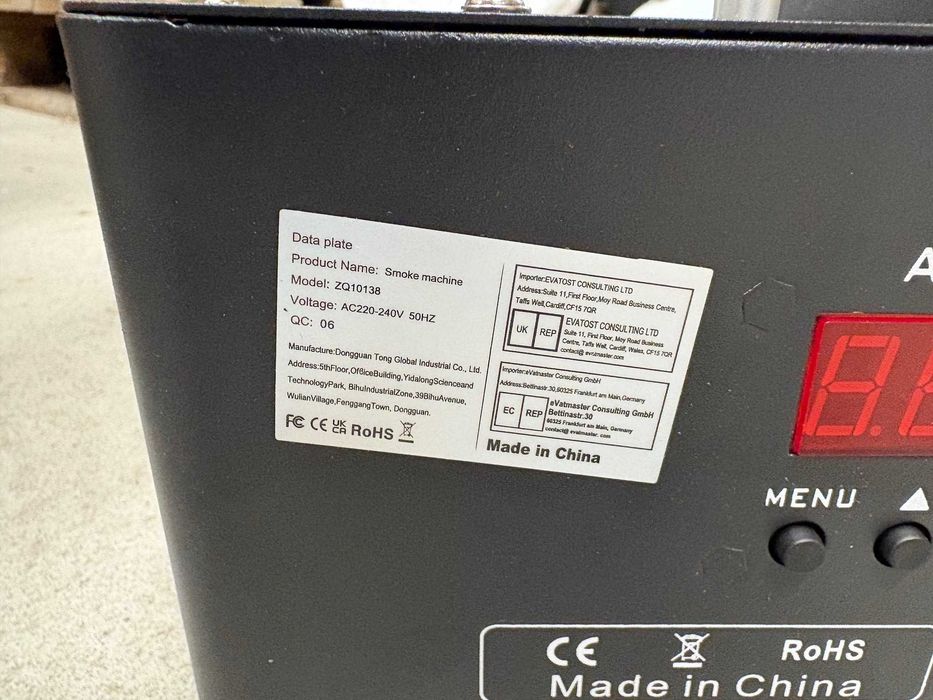 PIONOWA Maszyna do dymu 1800W LED RGB + PILOT ZQ10138 Uking