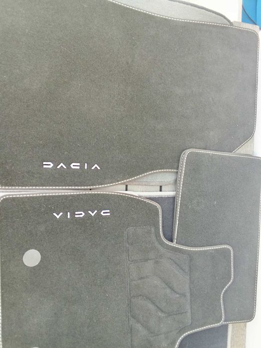 Tapetes originais Duster III (2025)