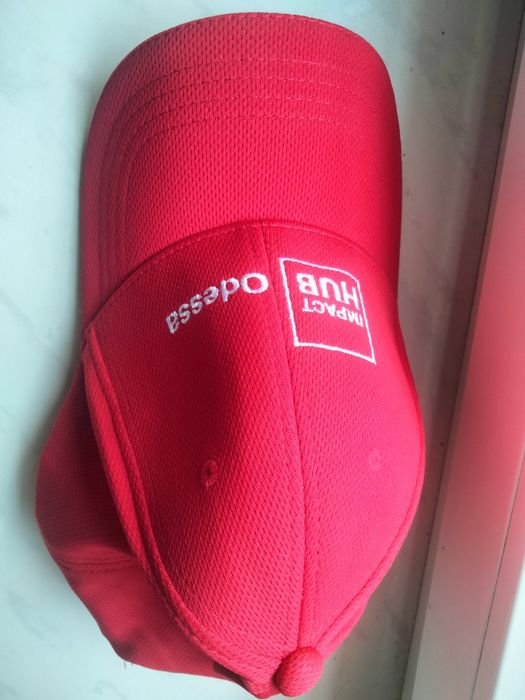 Бейсболка с логотипом