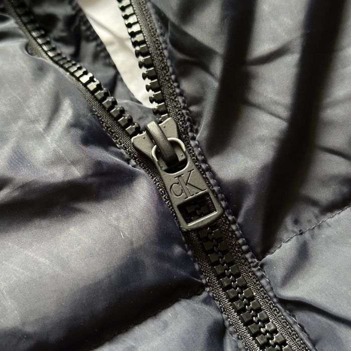 Пуховик Calvin Klein ( Size по бірці S, факт M ) Стан 9/10