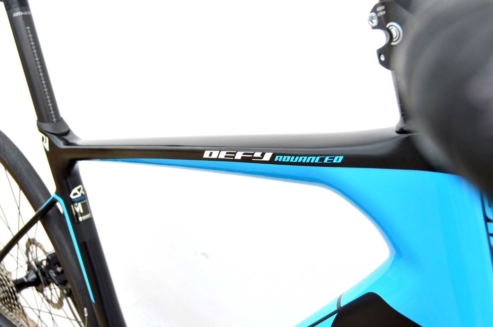 Komfortowa szosa GIANT DEFY ADVANCED 2 DISC M carbon 105 hydraulika 54