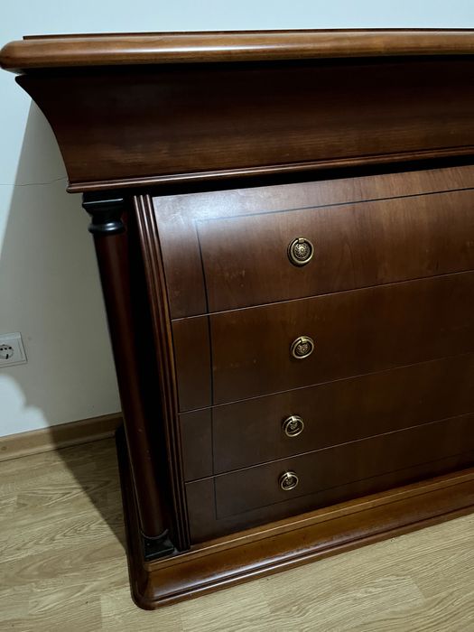 Cómoda em madeira maciça e espelho