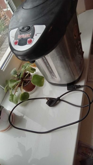 Продам Термопот Saturn  состояние нового 1200 гр