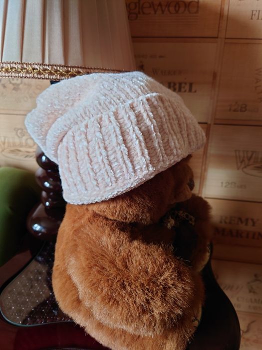 Шапка  бини велюр берет, шапка с ушками.