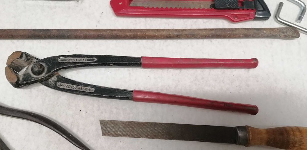 Alicate, turquês, fita métrica e outros, tudo por 5€