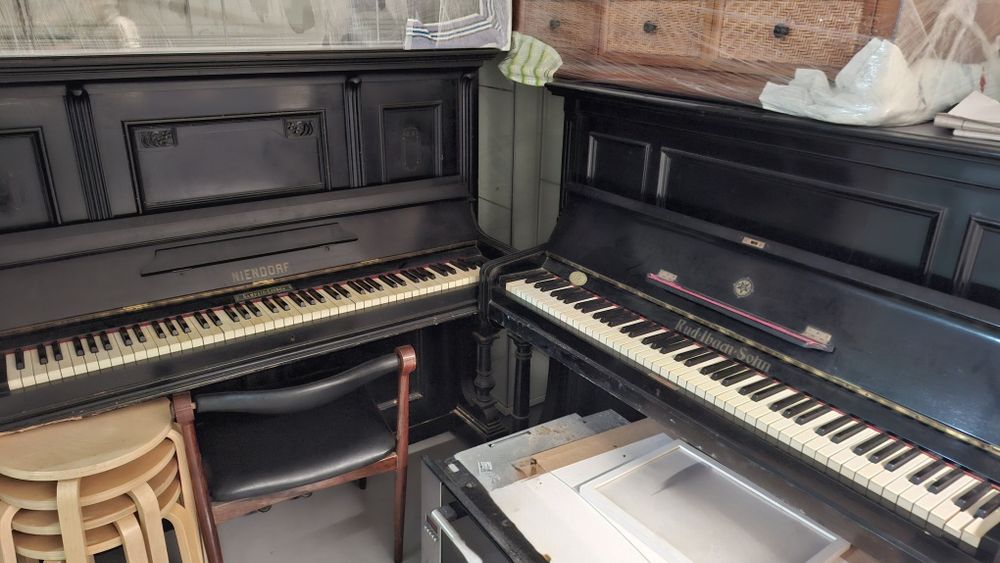 Vendo dois Pianos Verticais