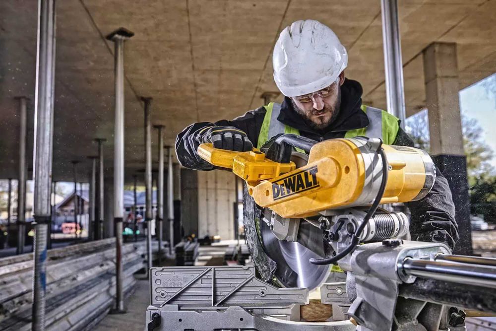 DeWALT DWS780  Пила настільна мережева 220v\305x30 мм\гарантiя