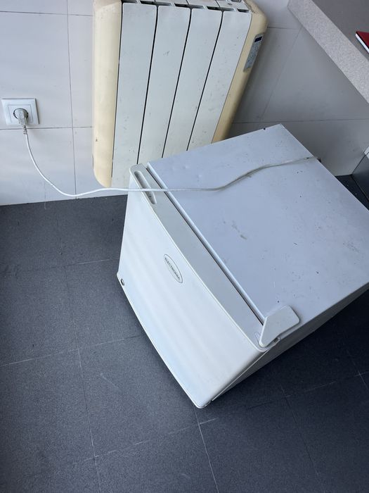 Mini Frigorífico / Minibar Electronia - Ideal para Quarto ou Escritório