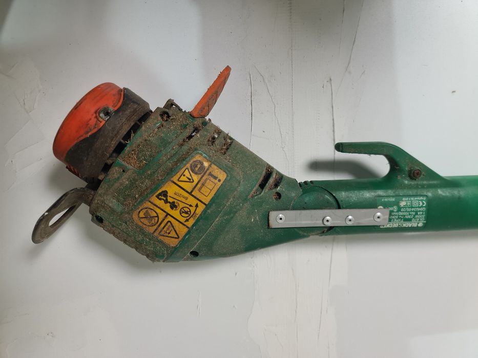 Aparador de relva Black&Decker GL670 330W