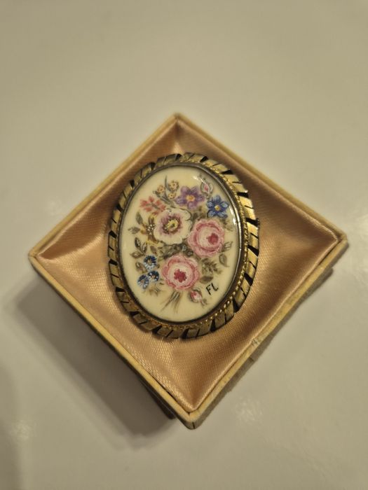 Stara broszka z porcelany Limoges,Francja