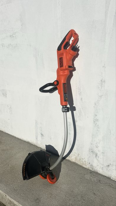 Aparador de Relva Black + Decker 700W