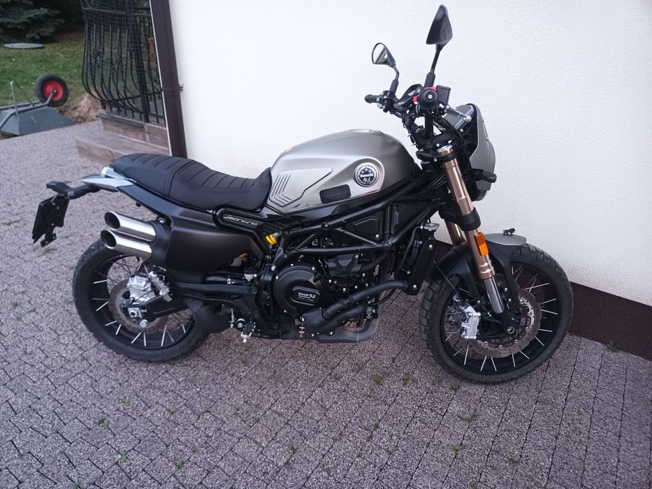 Piękny Benelli Leoncino 800 Trail