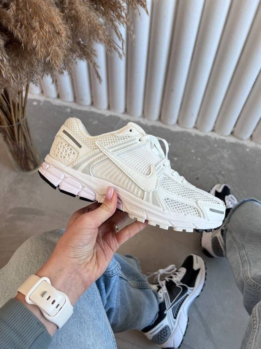 Nike Zoom Vomero 5 White жіночі кросівки найк вомеро 5 сітка