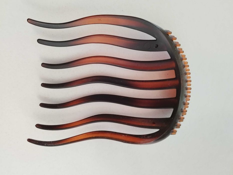 Grzebyk nadający objętość