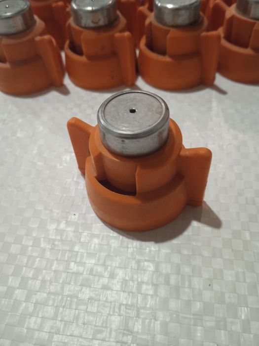 Розпилювачі РОса помаранчеві