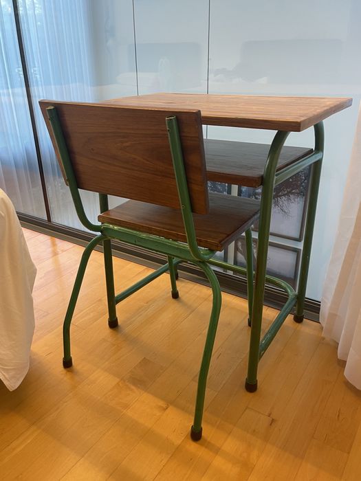 Secretária e cadeira escola primária