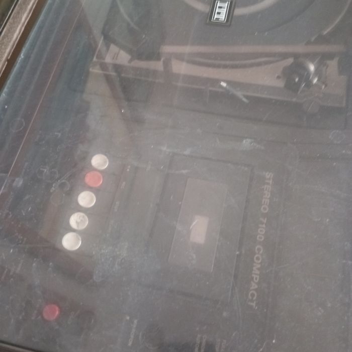 Gramofon z magnetofonem itt