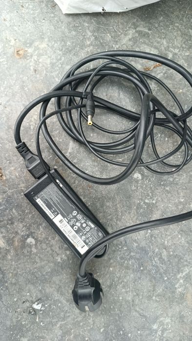 Блок живлення Lenovo adapter 65w 20v, також ще є блок живлення hp
