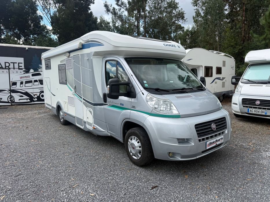 Chausson Welcome Welcome 88 cama transversal em suite
