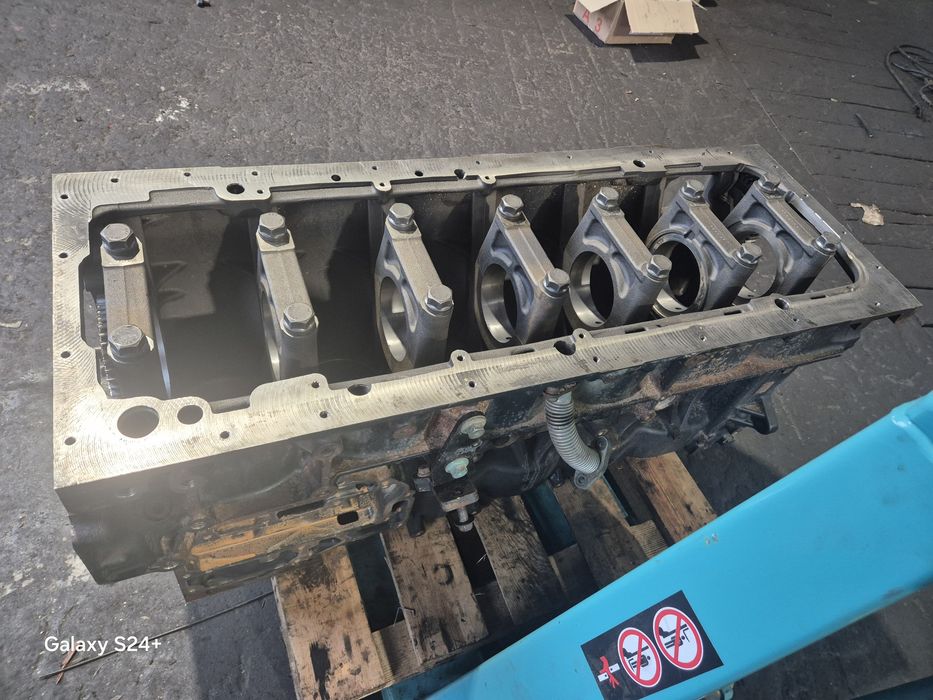 Blok silnik man d2066 d 2066 głowica