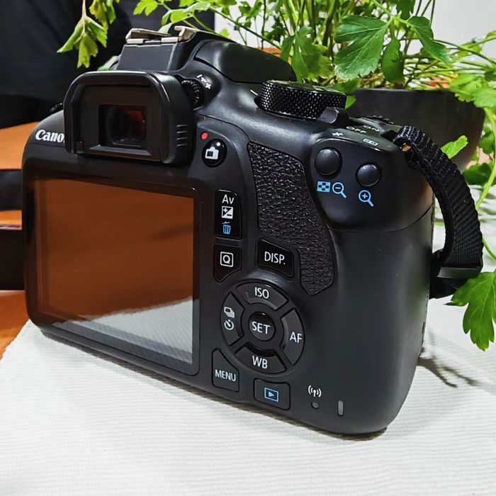 Canon 1300D Corpo – Como Nova | DSLR Excelente Estado