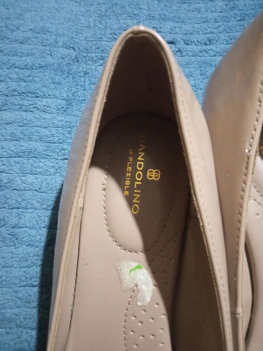 Туфлі нові, але є маленький дефект, його видно на фото.