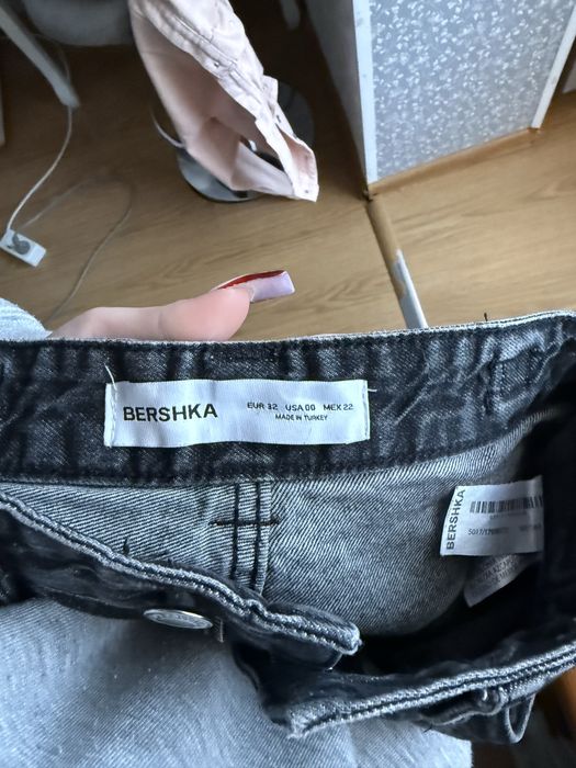 чорні джинси бершка