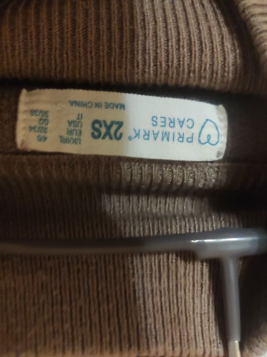 Свитер женский..