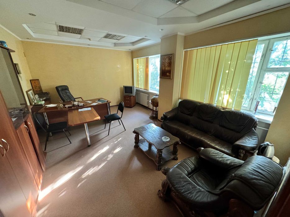 Промислово-складська база 3463 кв.м.  зручне місце ціна 450 тис.у.о.