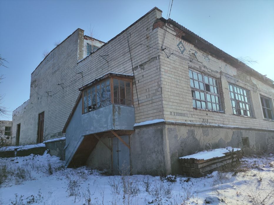 Продам приміщення, склади ... На території консервного заводу.