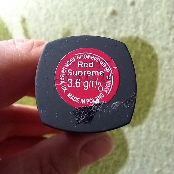 Avon ultramatowa szminka Red Supreme