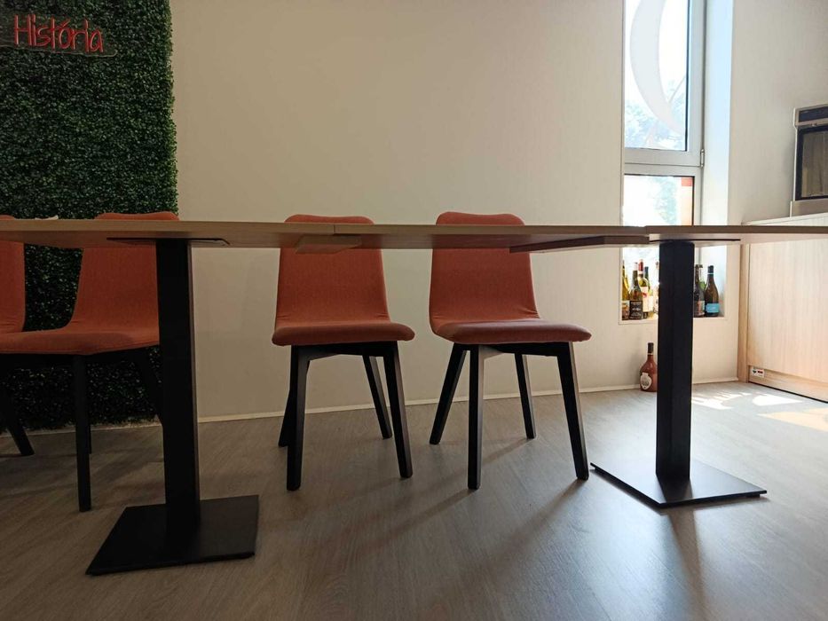 Mesas com pé em ferro