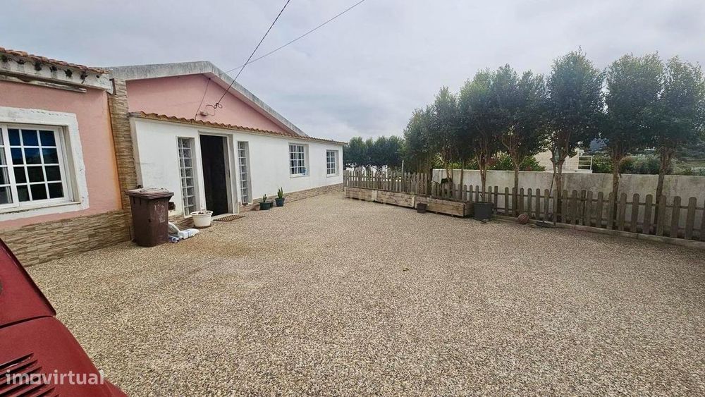 Moradia T2 com Garagem e vista Serra Sintra em Vila Verde, Terrugem.