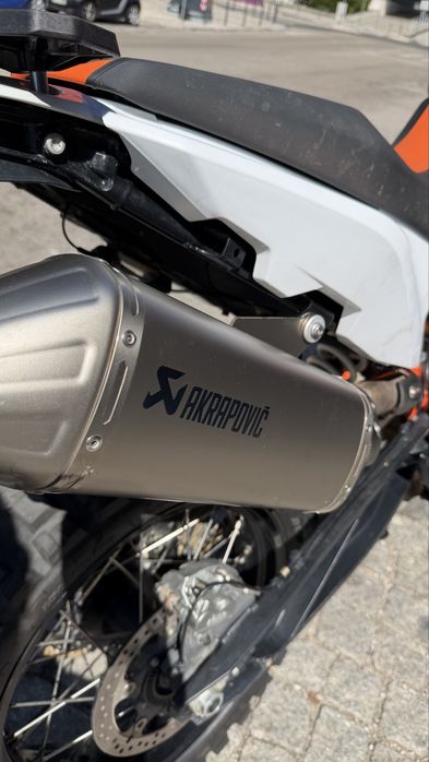 KTM 890 Rally  muito bem equipada