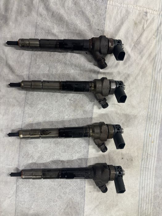 Wtryskiwacz vw 2.0 tdi 03L130277J