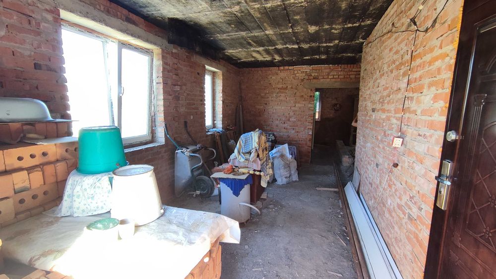 Продам двоповерховий будинок в центрі Літина, 31 сот. світло газ