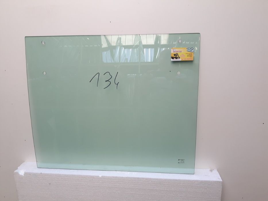 Mecalac 714 koparka szyba przednia dolna  nr 134  nr 136