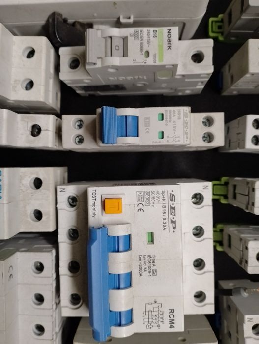 Bezpieczniki,przepięciówki,elektryka,budowa,remont,prąd,esy,Hager,sep