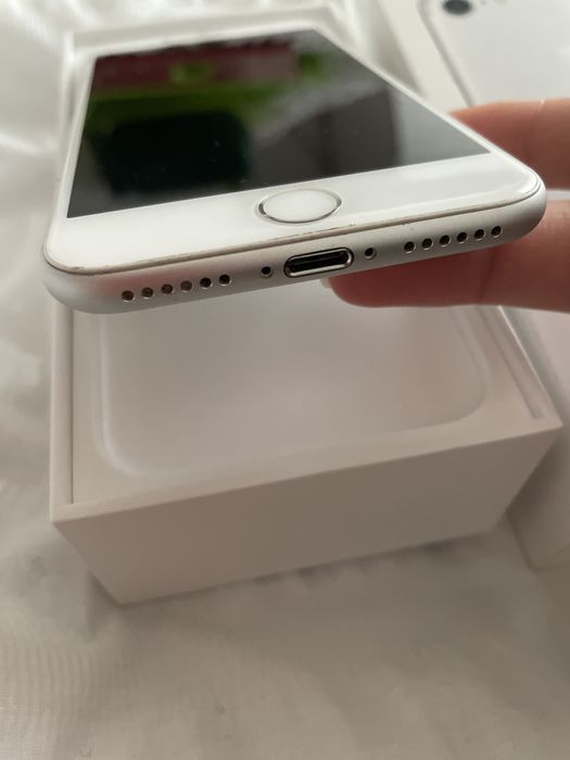 iPhone 7 - with original box64730153702531123