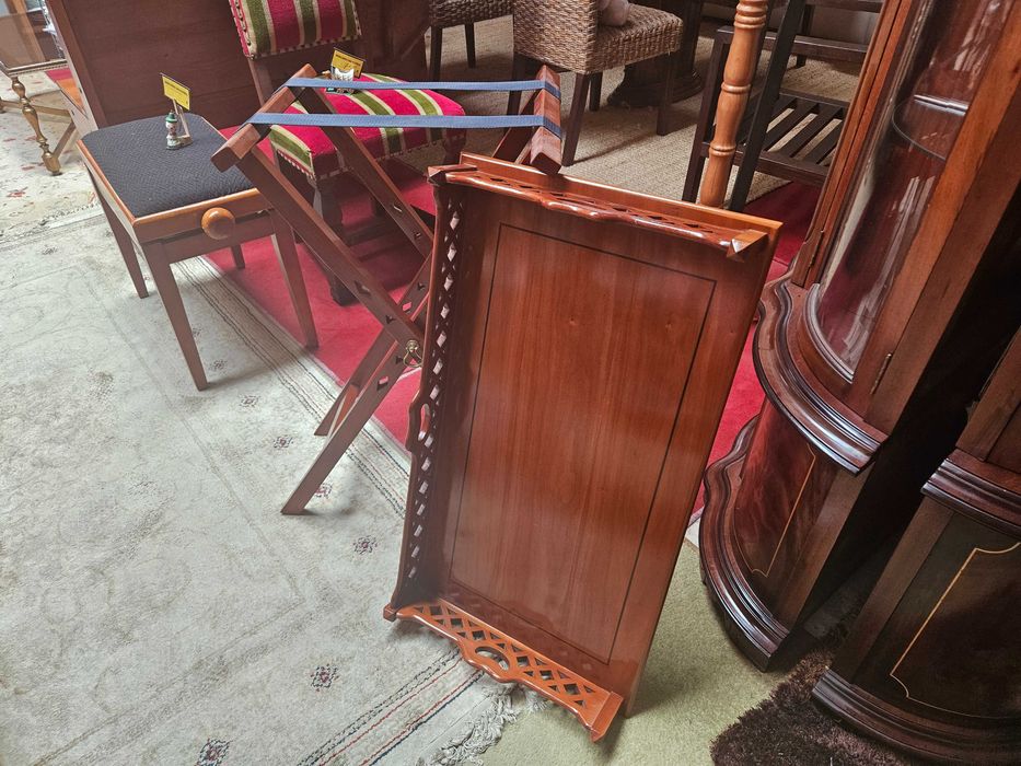 Mesa de apoio com tabuleiro amovivel - óptimo estado geral