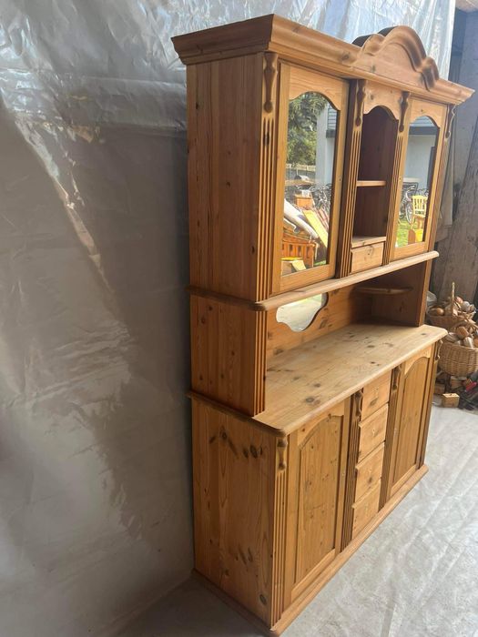 Kredens z litego drewna