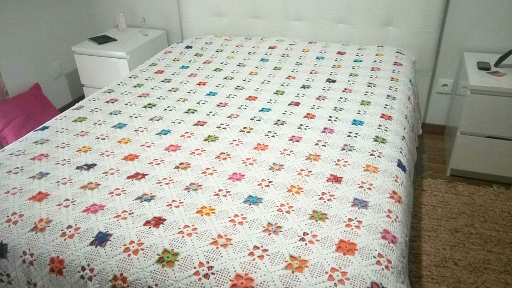Colcha de renda feita a mao