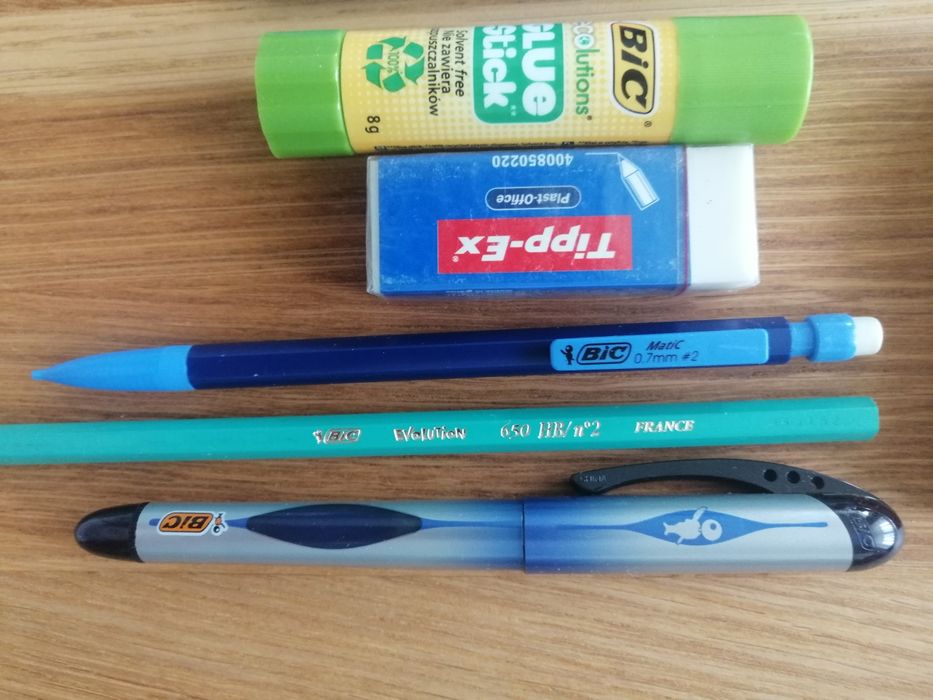 Zestaw do szkoły Bic kredki ołówek gumką klej