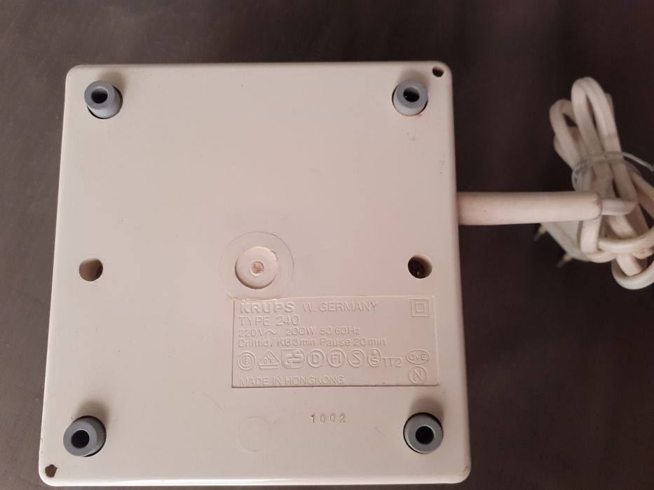 Projetor em alumínio com aplicação em tubo ou tripé, em bom estado.