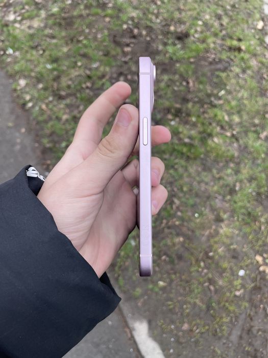 Apple iPhone 15 256GB Під ремонт або на запчастини