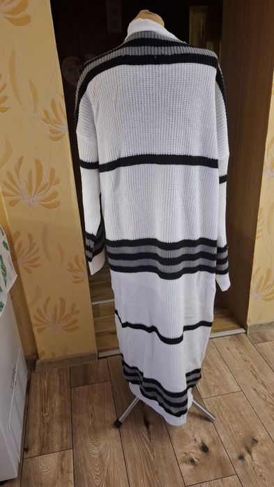 Nowy długi kardigan damski.