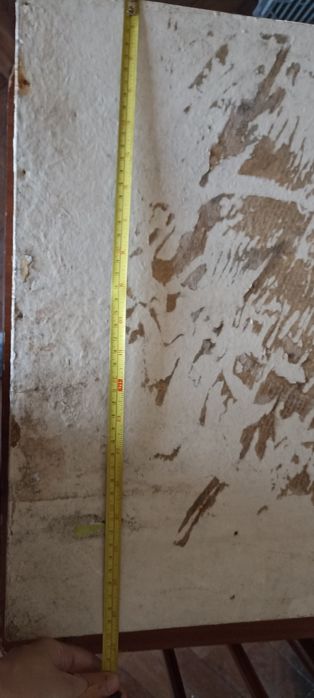 Antigo armário de casa de banho